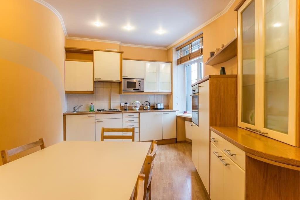 Old Town Apartment Next To Saint Peter'S Church Riga Exterior foto